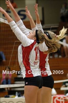 Thumbnail 2 in Mira Costa vs Redondo Union (D2-AA Section Final) photogallery.