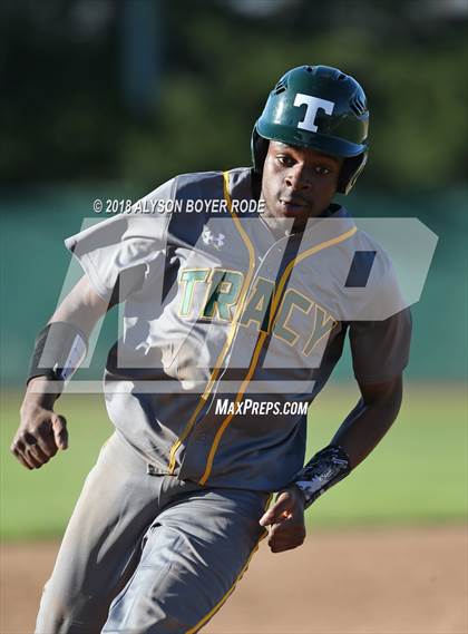 Thumbnail 1 in Davis vs. Tracy (The Boras Classic) photogallery.