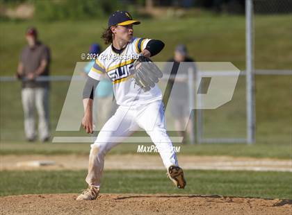 Thumbnail 3 in Shoreham Wading River vs Center Moriches photogallery.