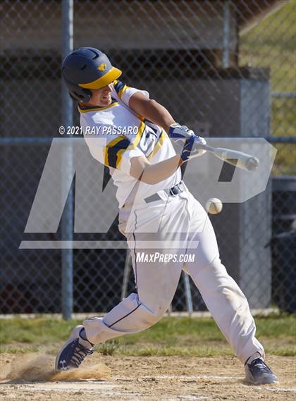 Thumbnail 3 in Shoreham Wading River vs Center Moriches photogallery.