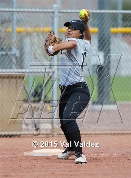 Thumbnail 2 in Mountain View vs Sabino (Tucson Badger Invitational) photogallery.