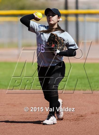 Thumbnail 3 in Mountain View vs Sabino (Tucson Badger Invitational) photogallery.