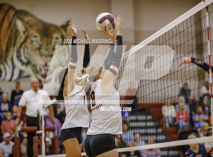 Thumbnail 1 in Hardin-Jefferson vs Bridge City (UIL Volleyball 4A Division II Area Playoff) photogallery.