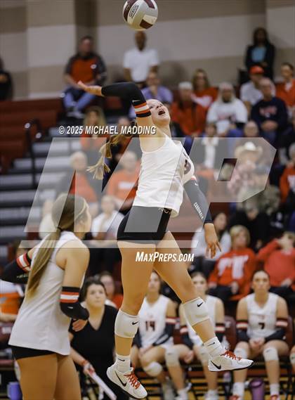 Thumbnail 1 in Hardin-Jefferson vs Bridge City (UIL Volleyball 4A Division II Area Playoff) photogallery.