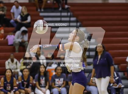 Thumbnail 3 in Hardin-Jefferson vs Bridge City (UIL Volleyball 4A Division II Area Playoff) photogallery.