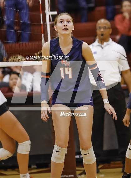 Thumbnail 3 in Hardin-Jefferson vs Bridge City (UIL Volleyball 4A Division II Area Playoff) photogallery.