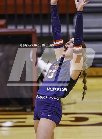 Thumbnail 1 in Hardin-Jefferson vs Bridge City (UIL Volleyball 4A Division II Area Playoff) photogallery.