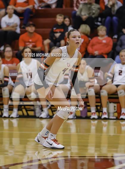 Thumbnail 2 in Hardin-Jefferson vs Bridge City (UIL Volleyball 4A Division II Area Playoff) photogallery.