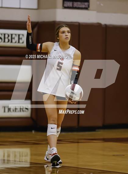 Thumbnail 2 in Hardin-Jefferson vs Bridge City (UIL Volleyball 4A Division II Area Playoff) photogallery.