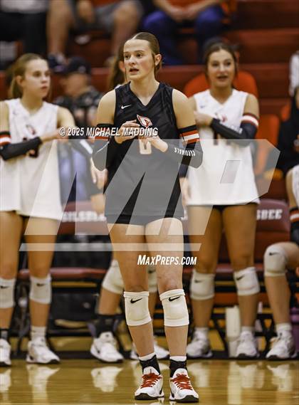 Thumbnail 2 in Hardin-Jefferson vs Bridge City (UIL Volleyball 4A Division II Area Playoff) photogallery.