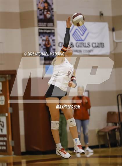 Thumbnail 3 in Hardin-Jefferson vs Bridge City (UIL Volleyball 4A Division II Area Playoff) photogallery.