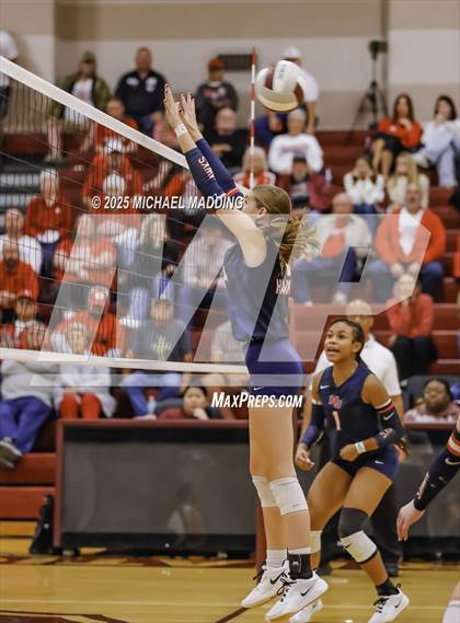 Thumbnail 2 in Hardin-Jefferson vs Bridge City (UIL Volleyball 4A Division II Area Playoff) photogallery.