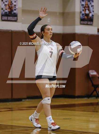 Thumbnail 1 in Hardin-Jefferson vs Bridge City (UIL Volleyball 4A Division II Area Playoff) photogallery.