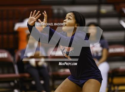Thumbnail 2 in Hardin-Jefferson vs Bridge City (UIL Volleyball 4A Division II Area Playoff) photogallery.