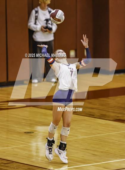 Thumbnail 1 in Hardin-Jefferson vs Bridge City (UIL Volleyball 4A Division II Area Playoff) photogallery.