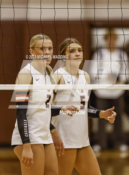Thumbnail 1 in Hardin-Jefferson vs Bridge City (UIL Volleyball 4A Division II Area Playoff) photogallery.