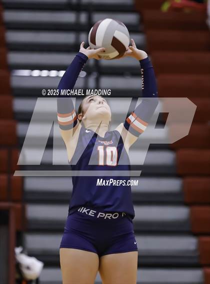 Thumbnail 2 in Hardin-Jefferson vs Bridge City (UIL Volleyball 4A Division II Area Playoff) photogallery.