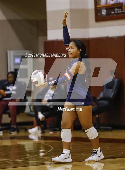 Thumbnail 3 in Hardin-Jefferson vs Bridge City (UIL Volleyball 4A Division II Area Playoff) photogallery.