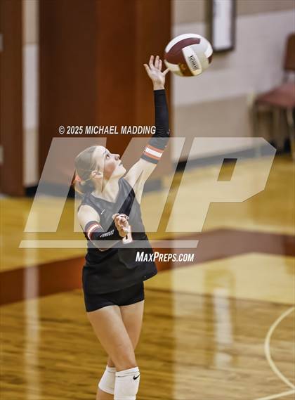 Thumbnail 1 in Hardin-Jefferson vs Bridge City (UIL Volleyball 4A Division II Area Playoff) photogallery.
