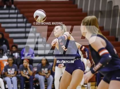 Thumbnail 2 in Hardin-Jefferson vs Bridge City (UIL Volleyball 4A Division II Area Playoff) photogallery.