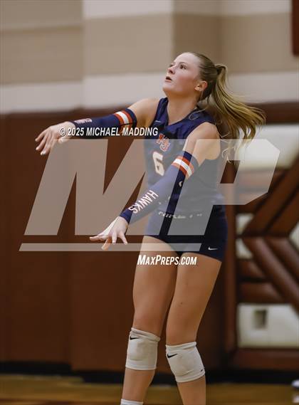 Thumbnail 2 in Hardin-Jefferson vs Bridge City (UIL Volleyball 4A Division II Area Playoff) photogallery.