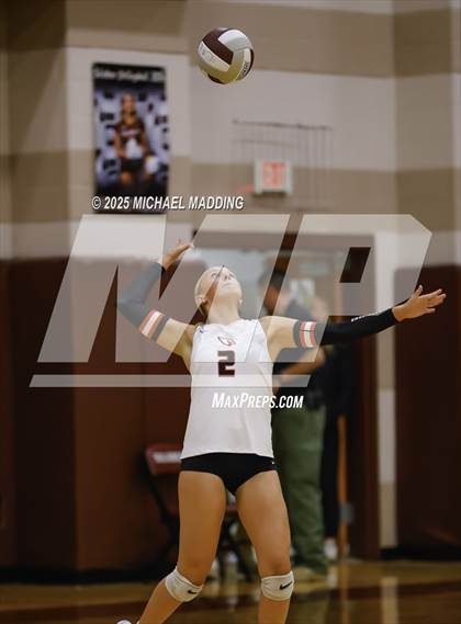 Thumbnail 3 in Hardin-Jefferson vs Bridge City (UIL Volleyball 4A Division II Area Playoff) photogallery.