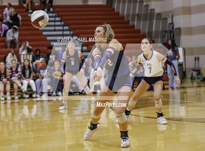 Thumbnail 1 in Hardin-Jefferson vs Bridge City (UIL Volleyball 4A Division II Area Playoff) photogallery.