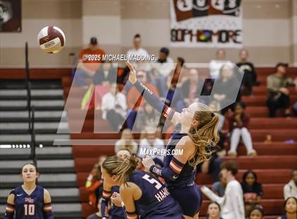 Thumbnail 2 in Hardin-Jefferson vs Bridge City (UIL Volleyball 4A Division II Area Playoff) photogallery.