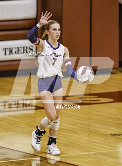 Thumbnail 3 in Hardin-Jefferson vs Bridge City (UIL Volleyball 4A Division II Area Playoff) photogallery.