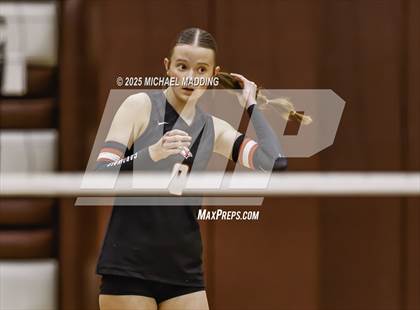 Thumbnail 3 in Hardin-Jefferson vs Bridge City (UIL Volleyball 4A Division II Area Playoff) photogallery.