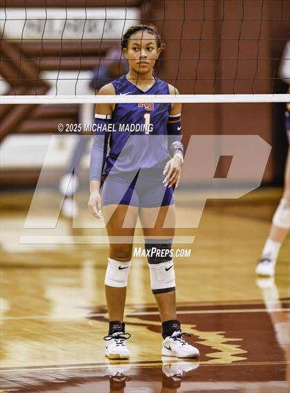 Thumbnail 2 in Hardin-Jefferson vs Bridge City (UIL Volleyball 4A Division II Area Playoff) photogallery.