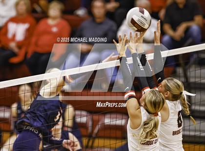 Thumbnail 3 in Hardin-Jefferson vs Bridge City (UIL Volleyball 4A Division II Area Playoff) photogallery.