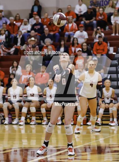 Thumbnail 1 in Hardin-Jefferson vs Bridge City (UIL Volleyball 4A Division II Area Playoff) photogallery.