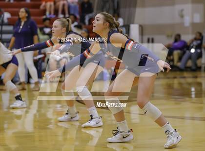 Thumbnail 2 in Hardin-Jefferson vs Bridge City (UIL Volleyball 4A Division II Area Playoff) photogallery.