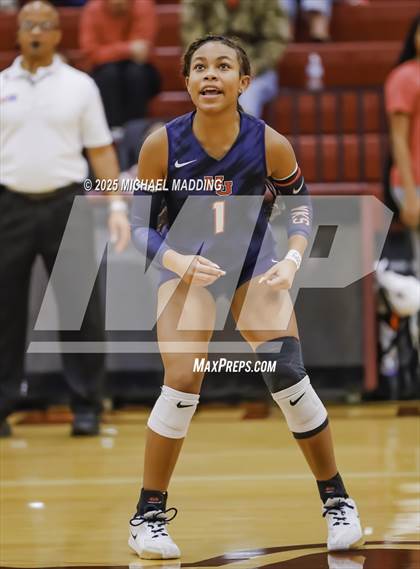 Thumbnail 3 in Hardin-Jefferson vs Bridge City (UIL Volleyball 4A Division II Area Playoff) photogallery.