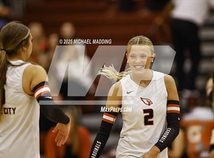 Thumbnail 3 in Hardin-Jefferson vs Bridge City (UIL Volleyball 4A Division II Area Playoff) photogallery.