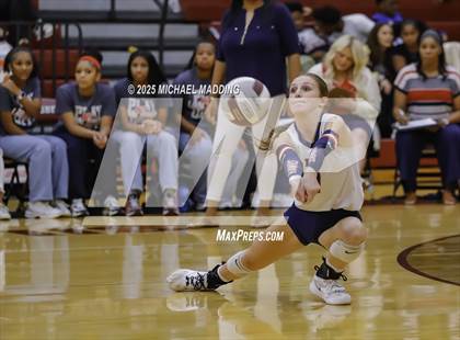 Thumbnail 3 in Hardin-Jefferson vs Bridge City (UIL Volleyball 4A Division II Area Playoff) photogallery.