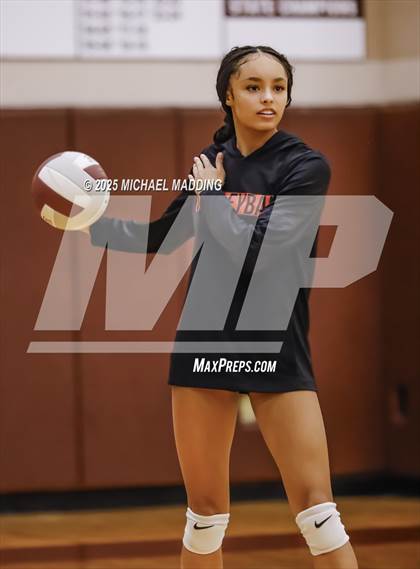 Thumbnail 1 in Hardin-Jefferson vs Bridge City (UIL Volleyball 4A Division II Area Playoff) photogallery.