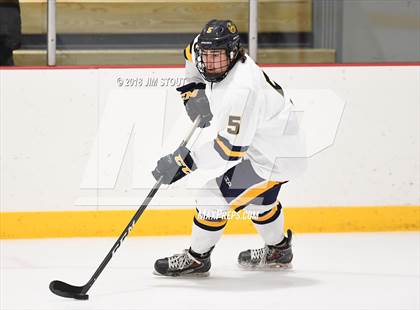Thumbnail 3 in Kent vs. Trinity-Pawling (Avon Christmas Classic) photogallery.