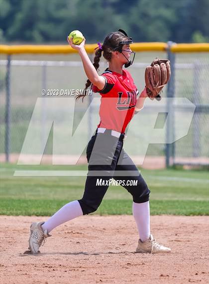 Thumbnail 2 in Center Point-Urbana vs Linn-Mar (Linn-Mar/Alburnett Invitational) photogallery.