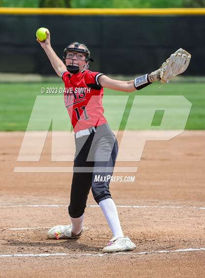 Thumbnail 2 in Center Point-Urbana vs Linn-Mar (Linn-Mar/Alburnett Invitational) photogallery.