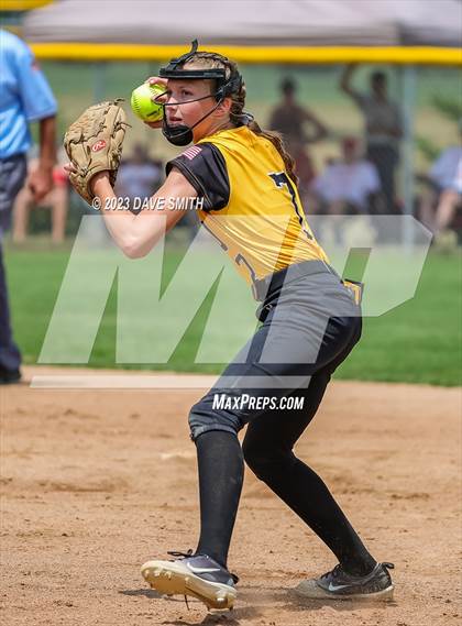Thumbnail 1 in Center Point-Urbana vs Linn-Mar (Linn-Mar/Alburnett Invitational) photogallery.