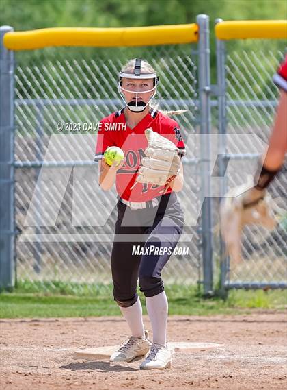 Thumbnail 2 in Center Point-Urbana vs Linn-Mar (Linn-Mar/Alburnett Invitational) photogallery.