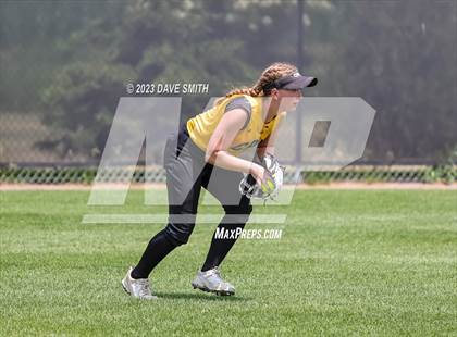 Thumbnail 2 in Center Point-Urbana vs Linn-Mar (Linn-Mar/Alburnett Invitational) photogallery.