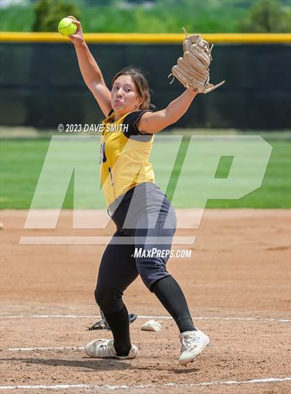 Thumbnail 1 in Center Point-Urbana vs Linn-Mar (Linn-Mar/Alburnett Invitational) photogallery.