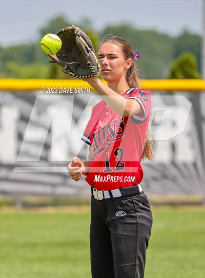 Thumbnail 2 in Center Point-Urbana vs Linn-Mar (Linn-Mar/Alburnett Invitational) photogallery.