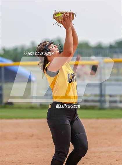 Thumbnail 3 in Center Point-Urbana vs Linn-Mar (Linn-Mar/Alburnett Invitational) photogallery.