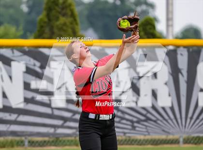Thumbnail 2 in Center Point-Urbana vs Linn-Mar (Linn-Mar/Alburnett Invitational) photogallery.