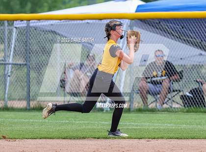 Thumbnail 1 in Center Point-Urbana vs Linn-Mar (Linn-Mar/Alburnett Invitational) photogallery.