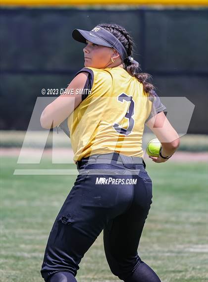 Thumbnail 2 in Center Point-Urbana vs Linn-Mar (Linn-Mar/Alburnett Invitational) photogallery.